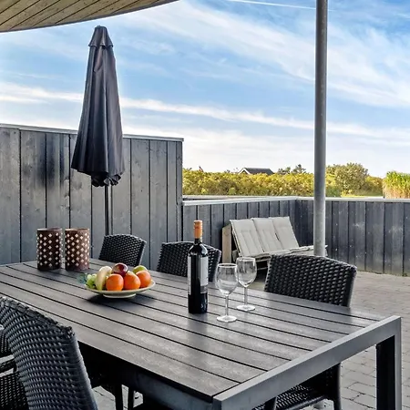 Katharine - 600m From The Sea By Interhome